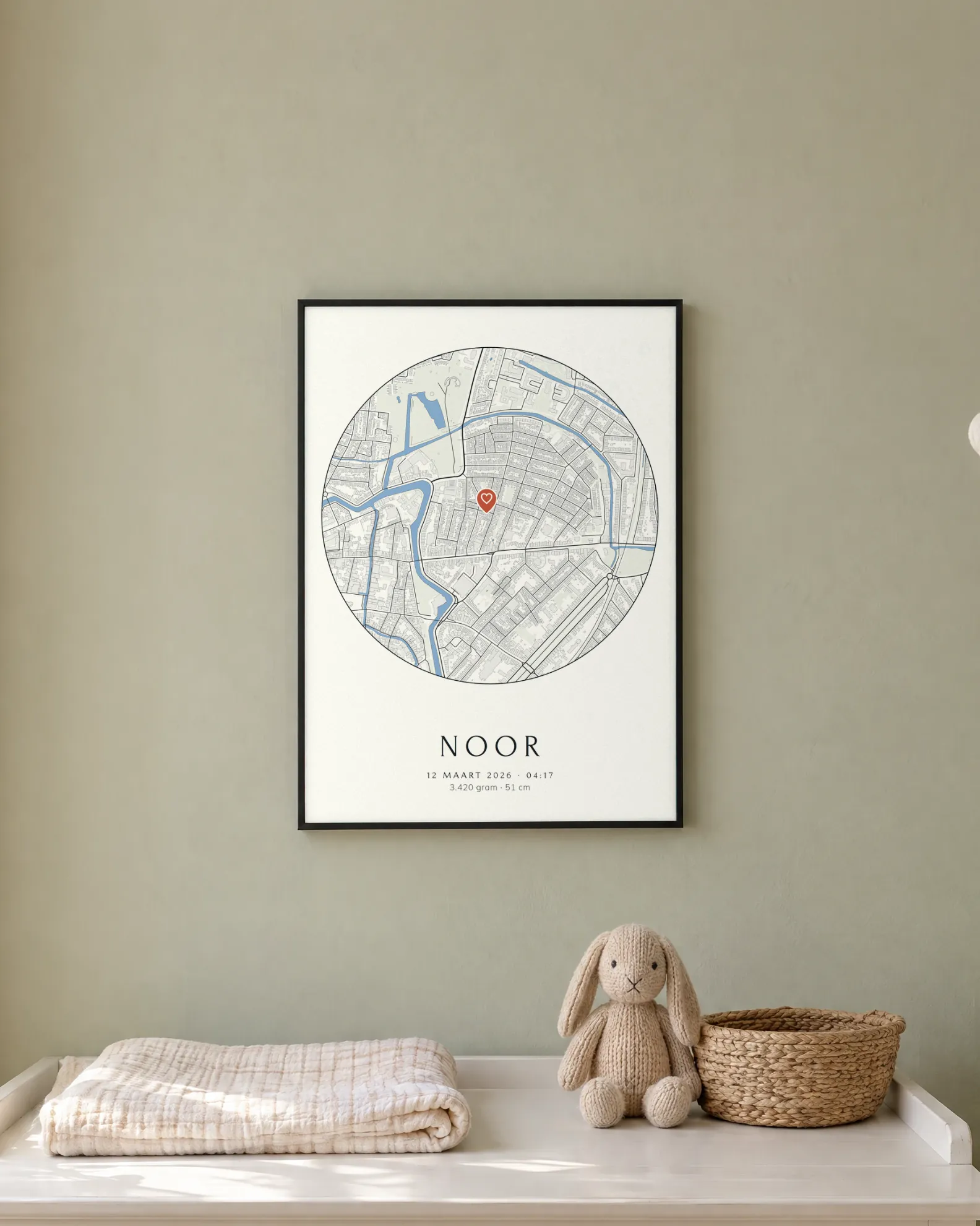Stadsposter van Utrecht in een zwarte lijst aan de muur